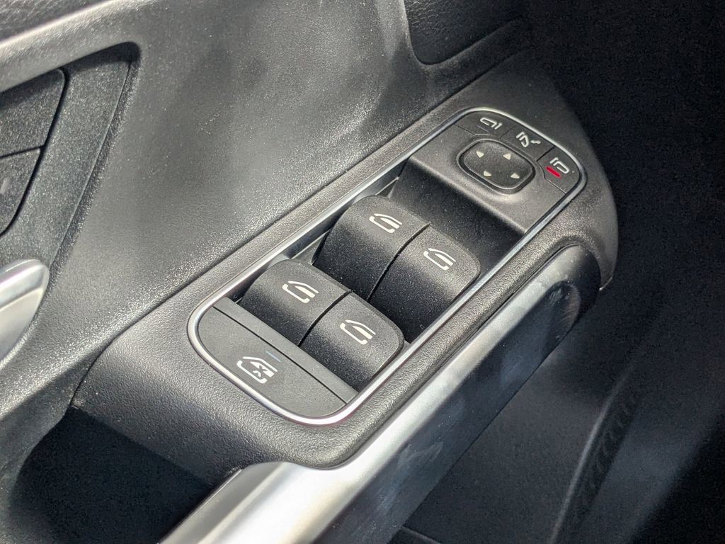 Used 2024 Mercedes-Benz GLB 250 4MATIC image 10