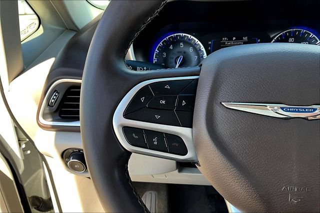 Used 2018 Chrysler Pacifica Touring-L FWD image 10