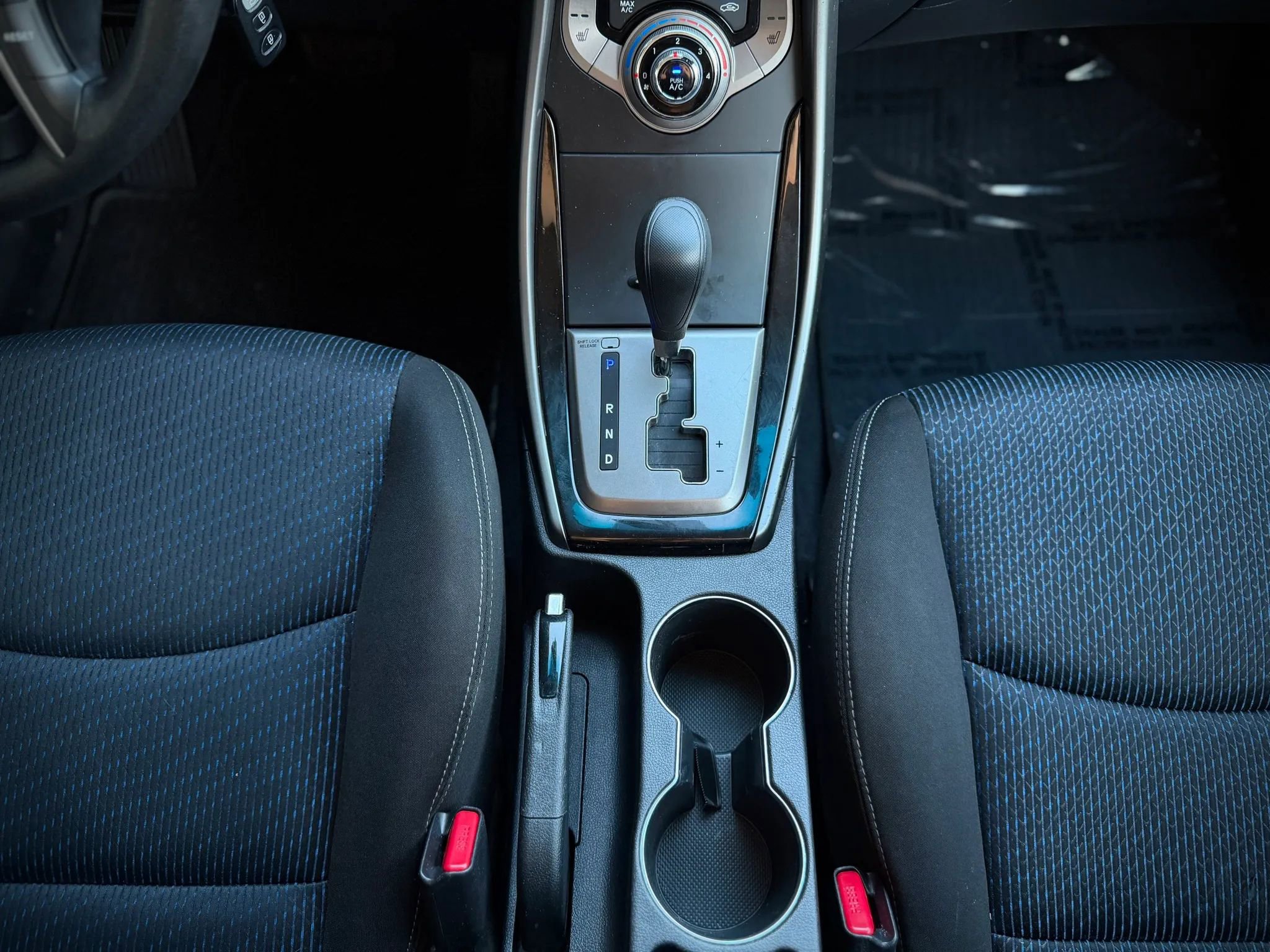 Used 2013 Hyundai Elantra FWD image 12