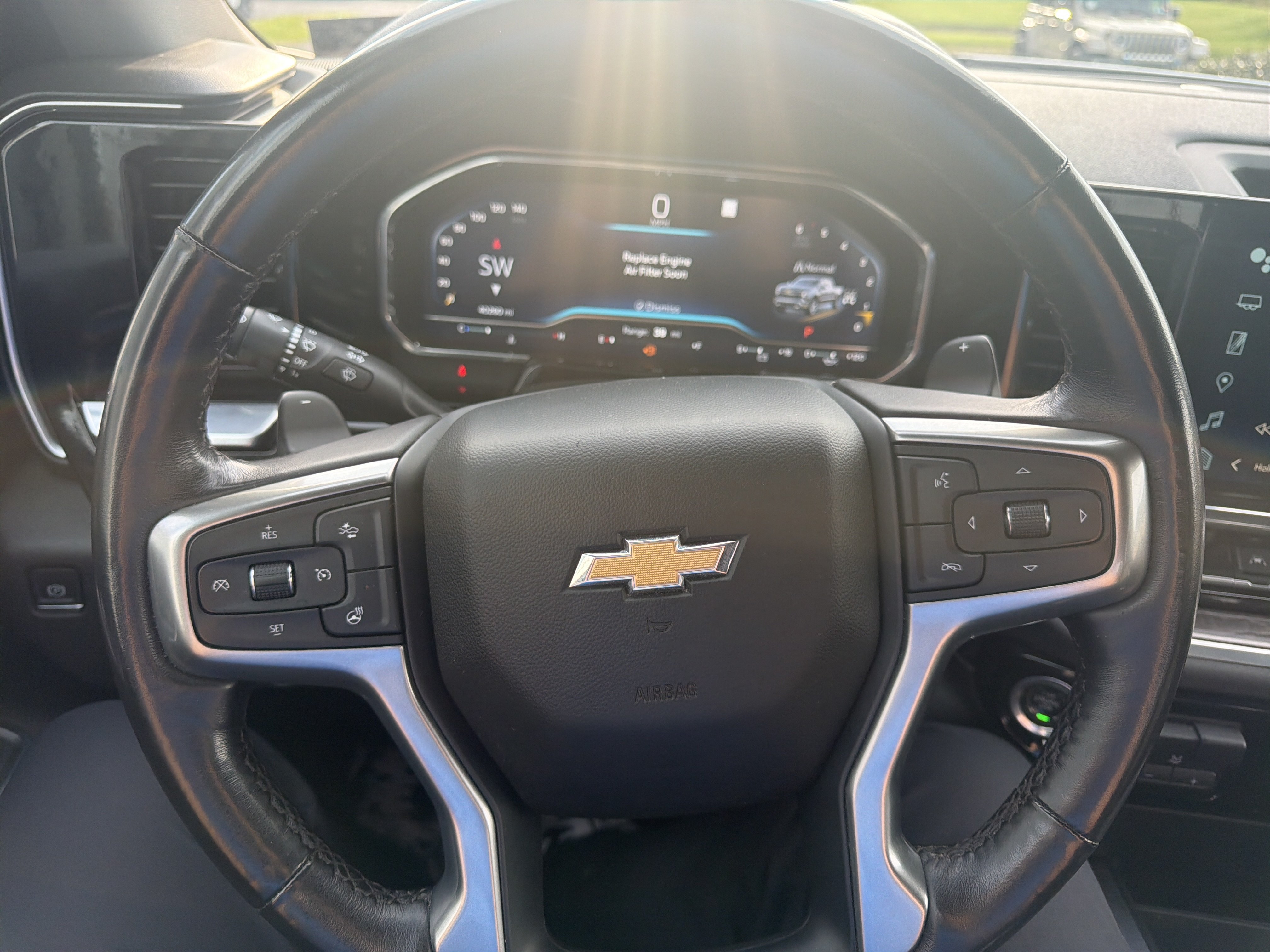Used 2022 Chevrolet Silverado 1500 LTZ AWD/4WD image 15