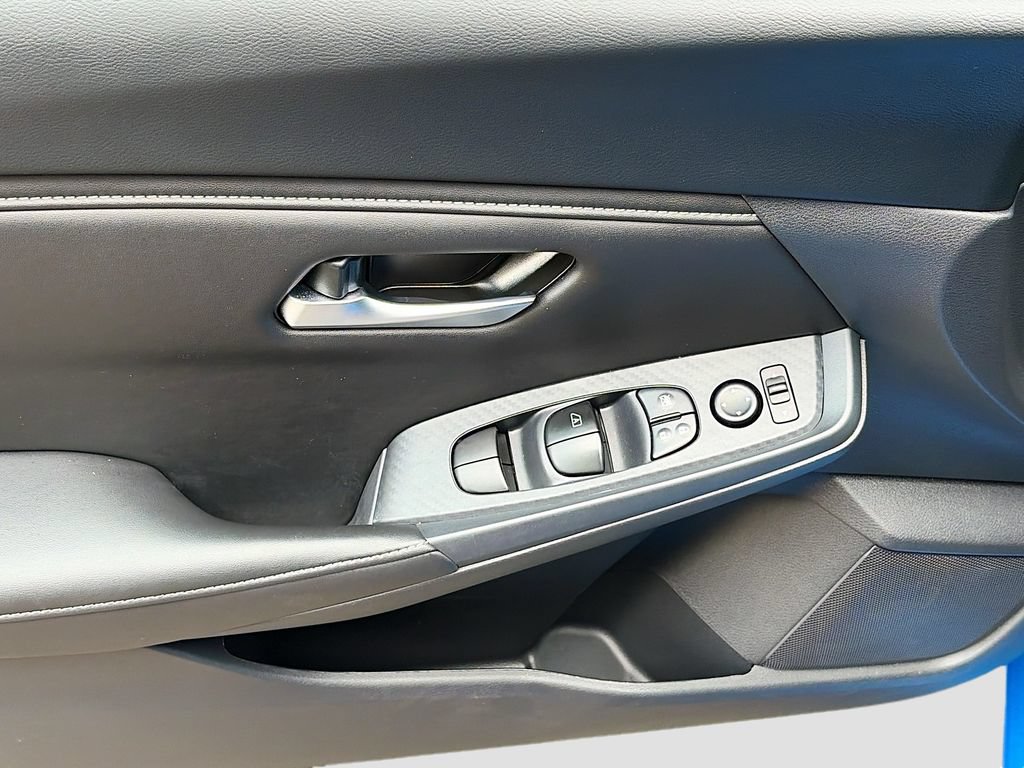 Used 2025 Nissan Sentra SV FWD image 17