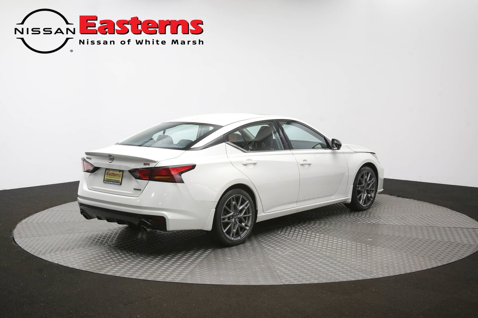 Used 2024 Nissan Altima 2.0 SR FWD image 39