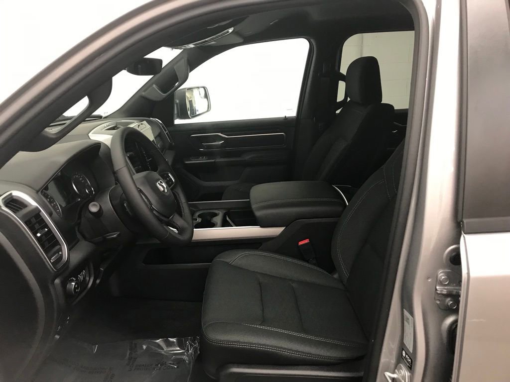 New 2026 RAM 1500 4x4 Crew Cab image 13