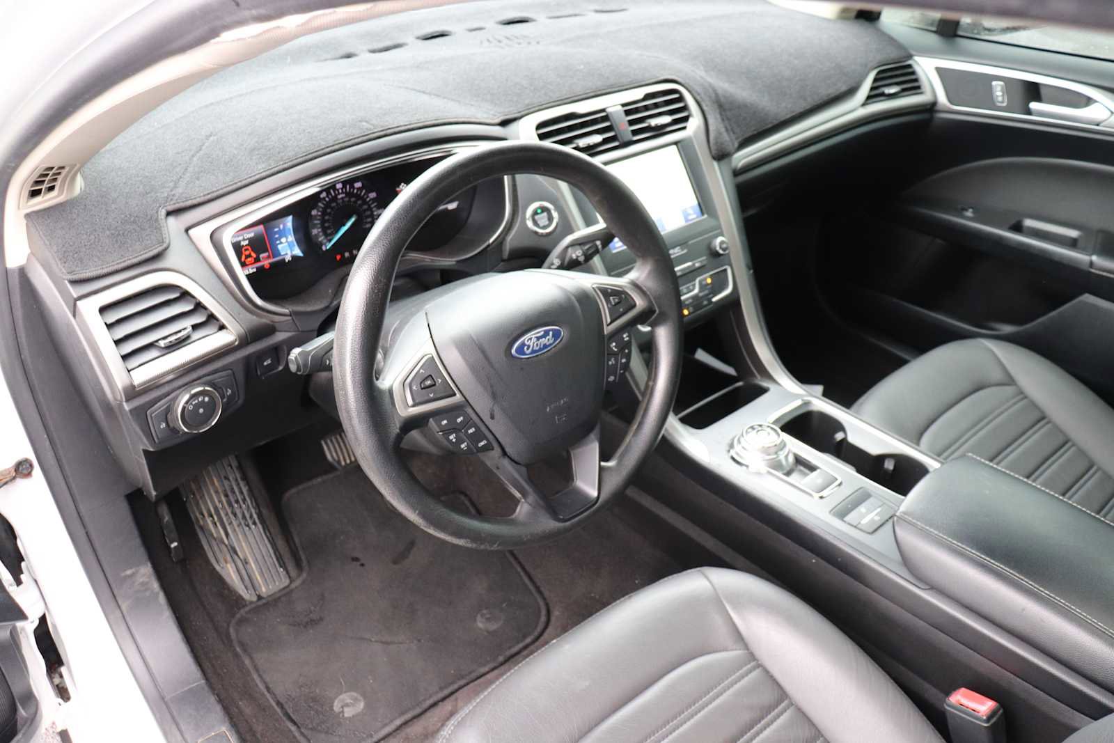 Used 2020 Ford Fusion SE FWD image 10