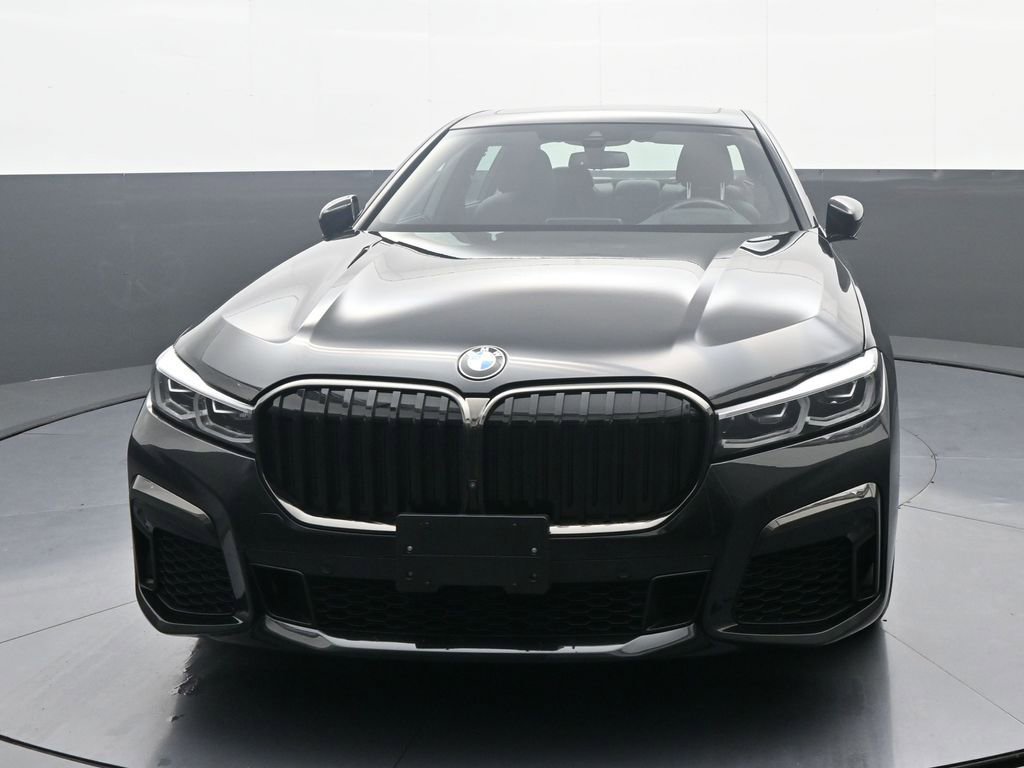 Used 2022 BMW 740i xDrive w/ M Sport Package image 2