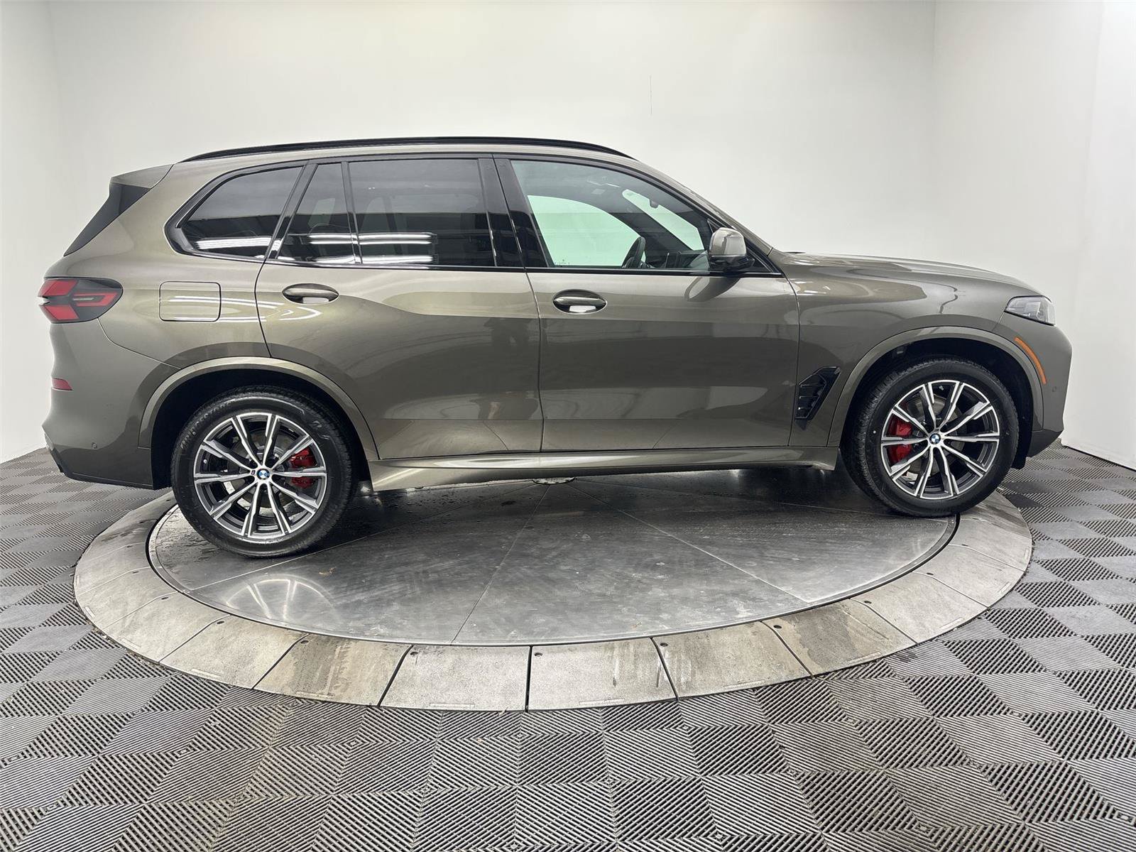 New 2026 BMW X5 xDrive40i w/ M Sport Package AWD/4WD image 17
