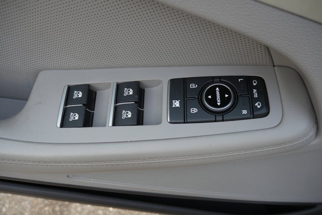 Used 2018 Genesis G80 3.8 image 31