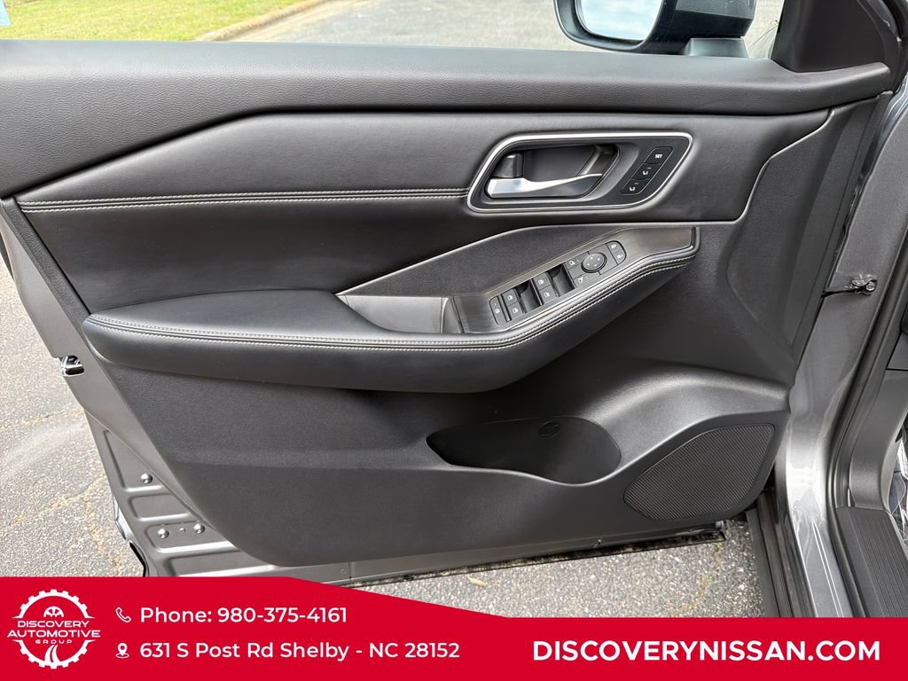 New 2026 Nissan Rogue Platinum AWD/4WD image 10