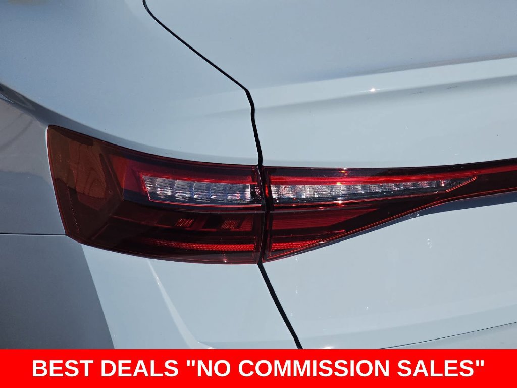 Used 2025 Volkswagen Jetta Sport FWD image 40