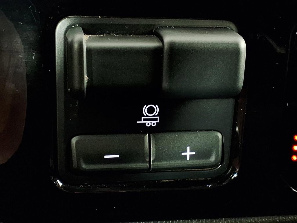 Used 2025 GMC Sierra 1500 SLT AWD/4WD image 24