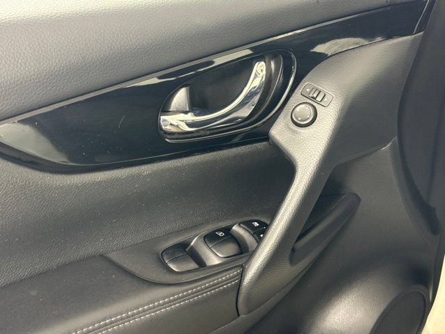 Used 2017 Nissan Rogue Sport SV AWD/4WD image 13