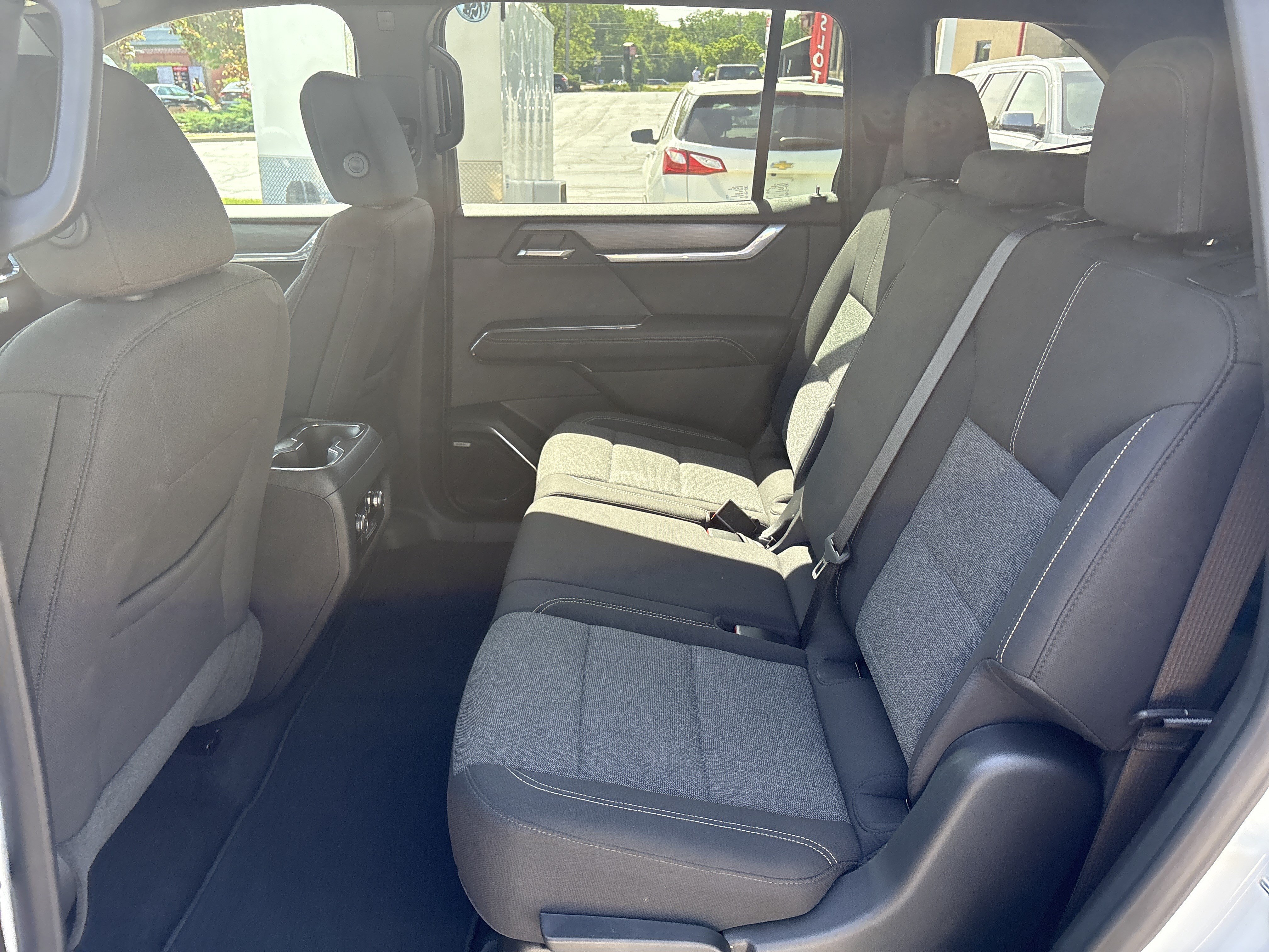 Used 2025 GMC Acadia Elevation FWD image 13