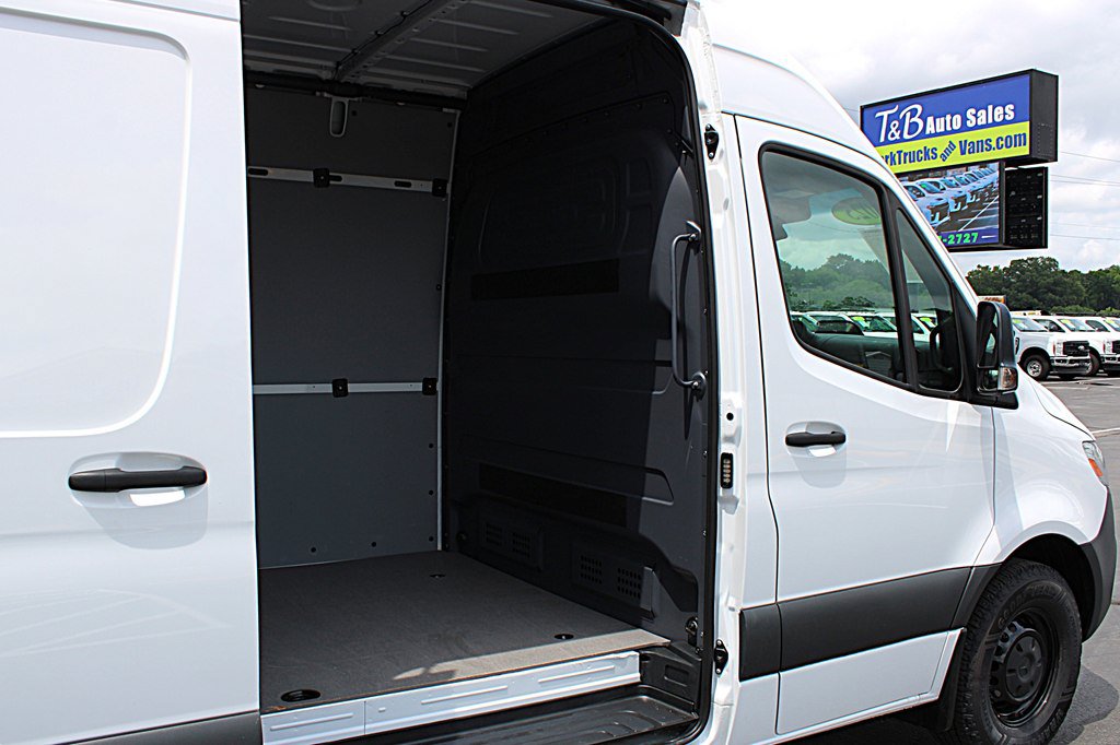 Used 2025 Mercedes-Benz Sprinter 2500 image 9