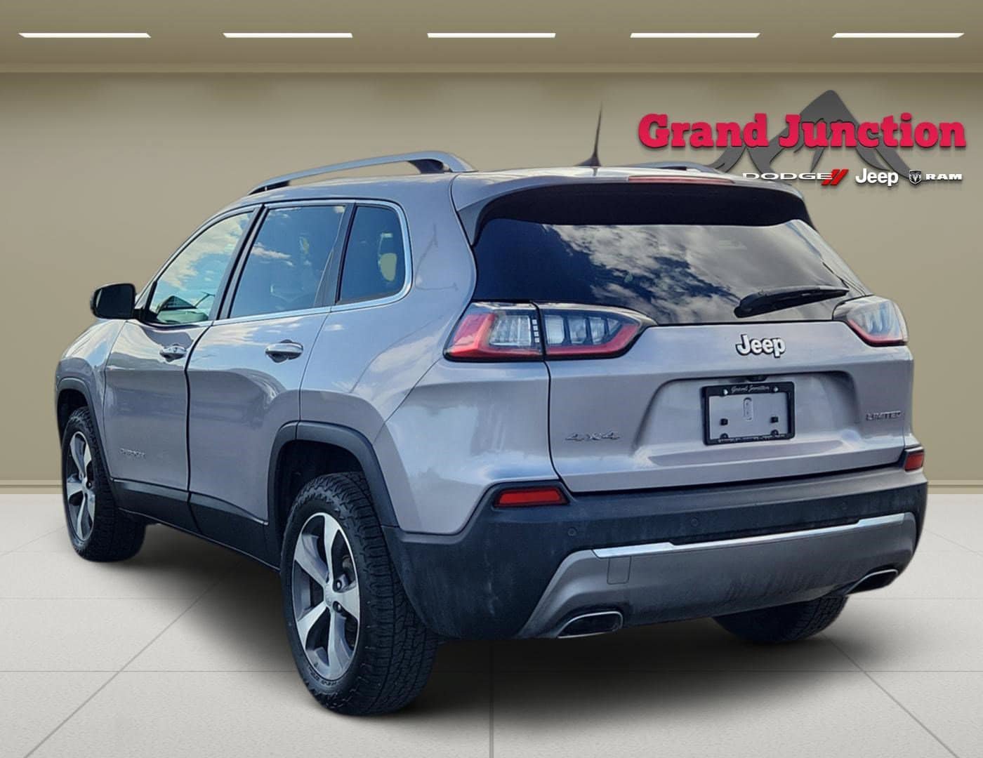 Used 2020 Jeep Cherokee Limited AWD/4WD image 5