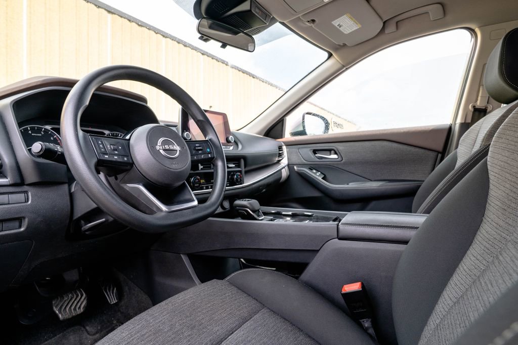 Used 2023 Nissan Rogue SV image 5