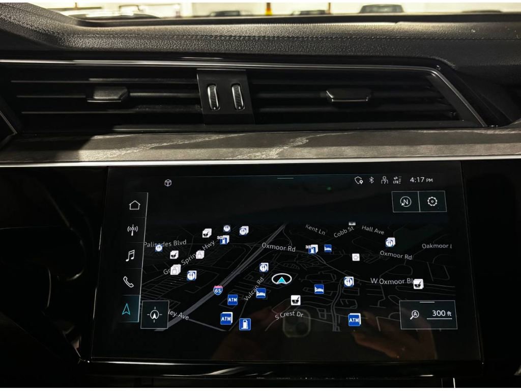 Used 2024 Audi Q8 e-tron Premium image 29