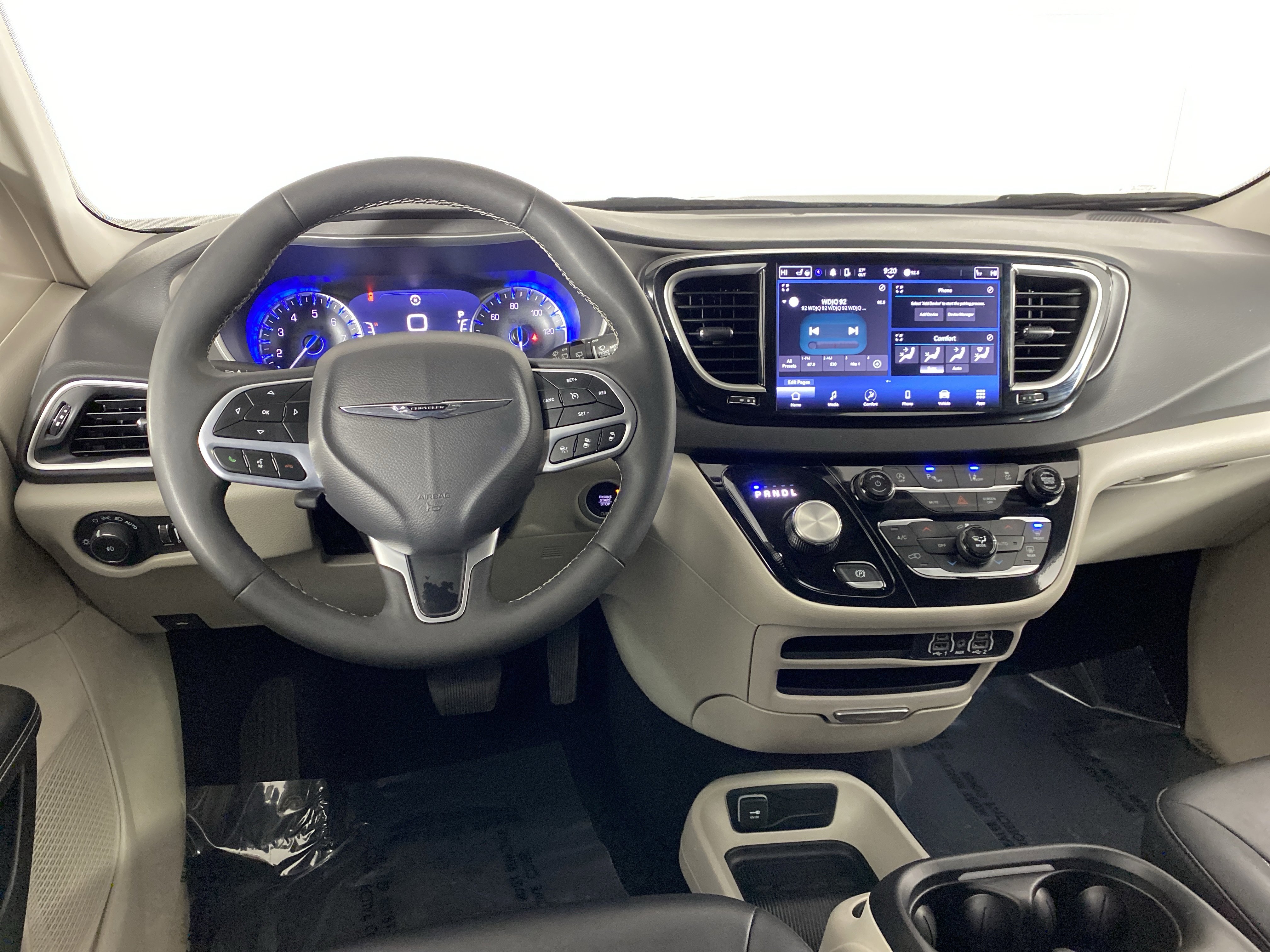 Used 2024 Chrysler Pacifica Touring-L image 19