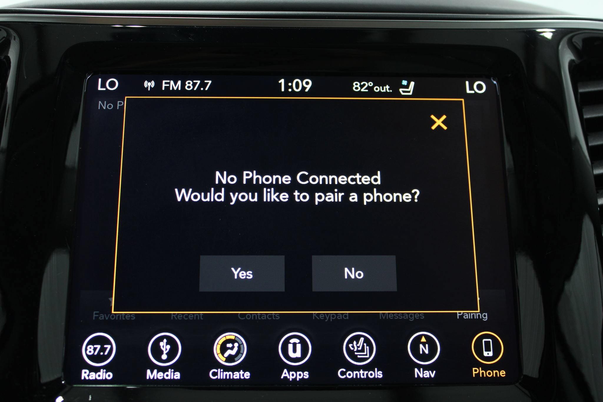 Used 2019 Jeep Cherokee Overland w/ Technology Group AWD/4WD image 37