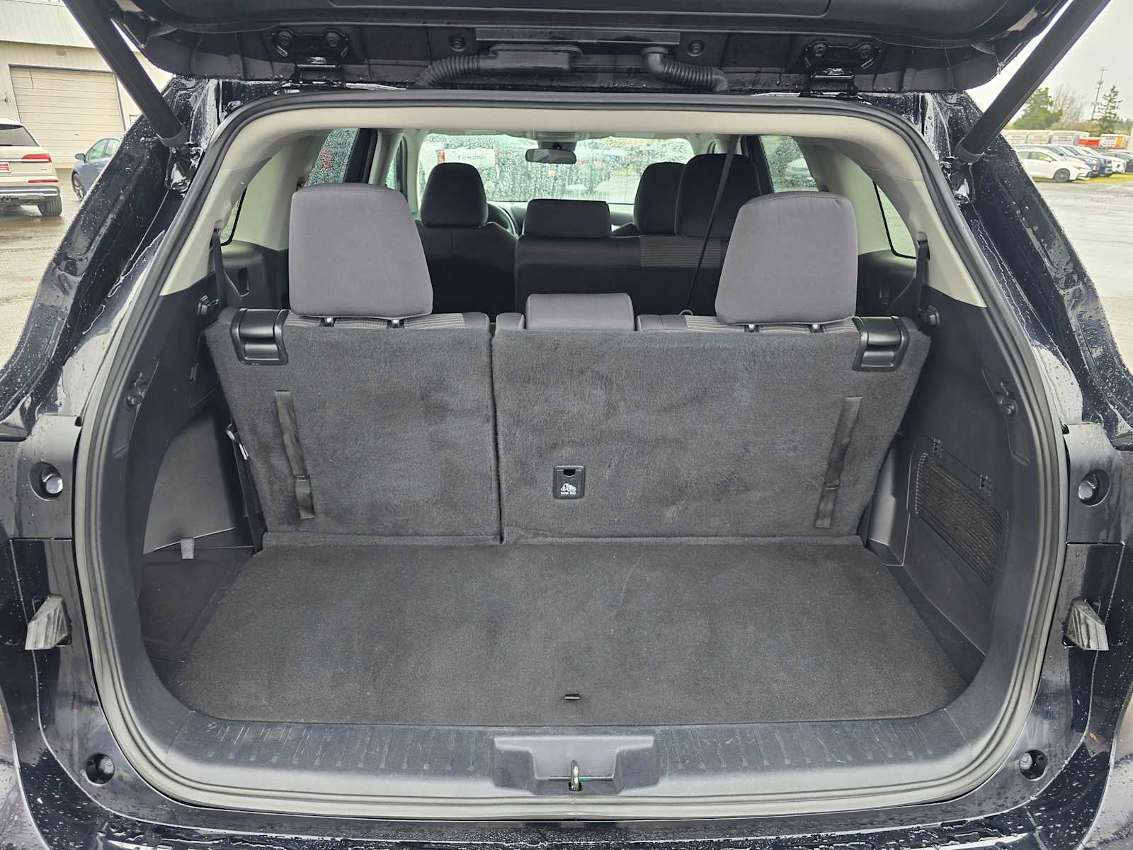 Used 2023 Toyota Highlander LE AWD/4WD image 15