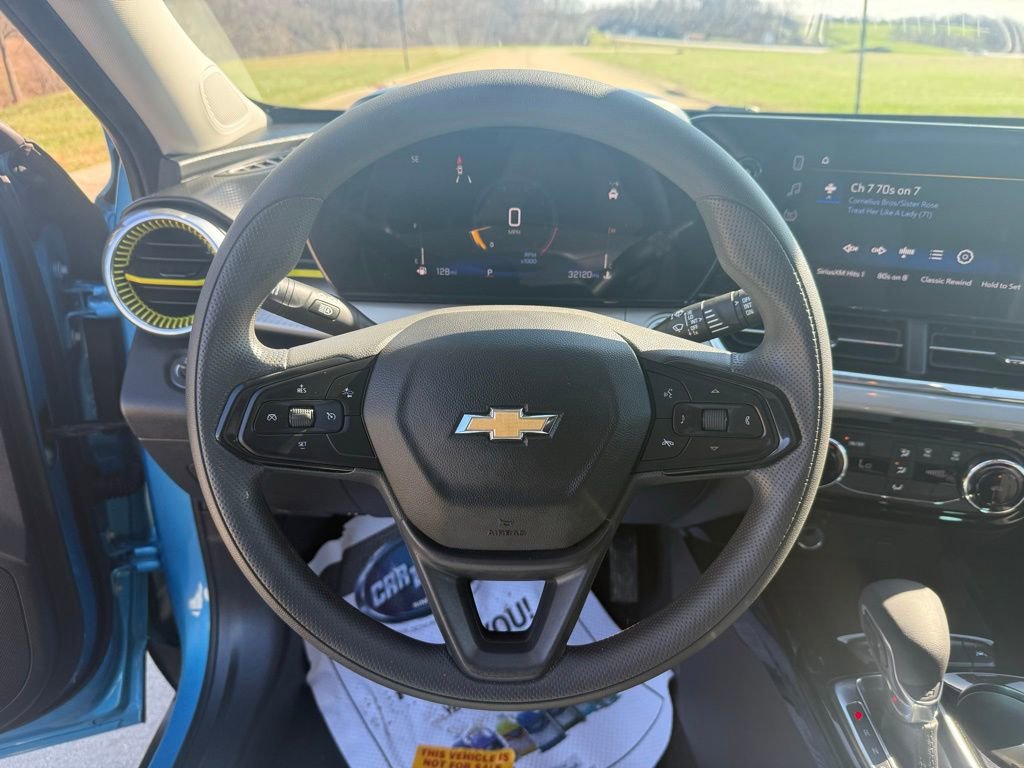 Used 2025 Chevrolet Trax LT image 27