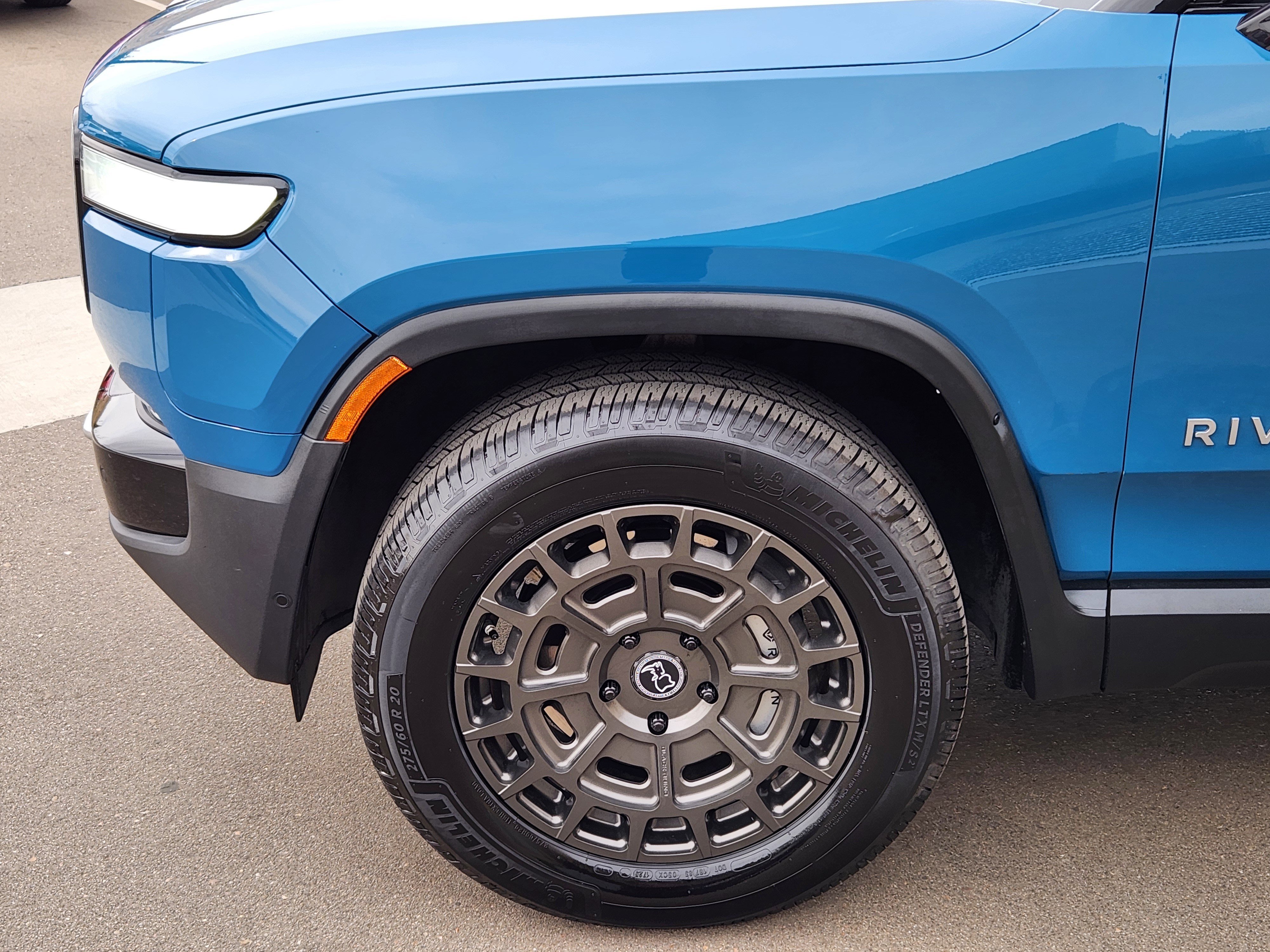 Used 2024 Rivian R1S Adventure image 8