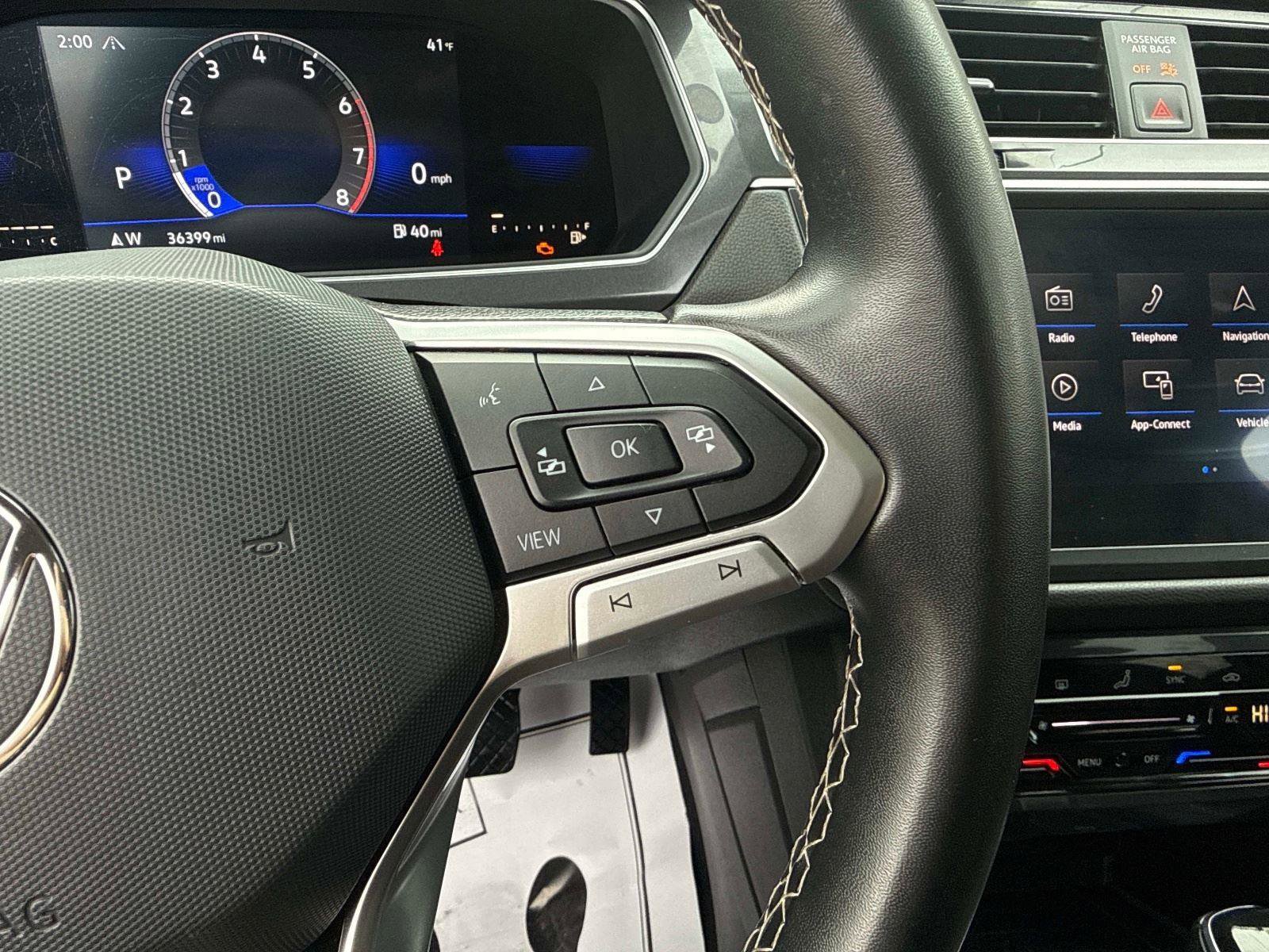 Used 2022 Volkswagen Tiguan SE w/ Panoramic Sunroof Package image 27