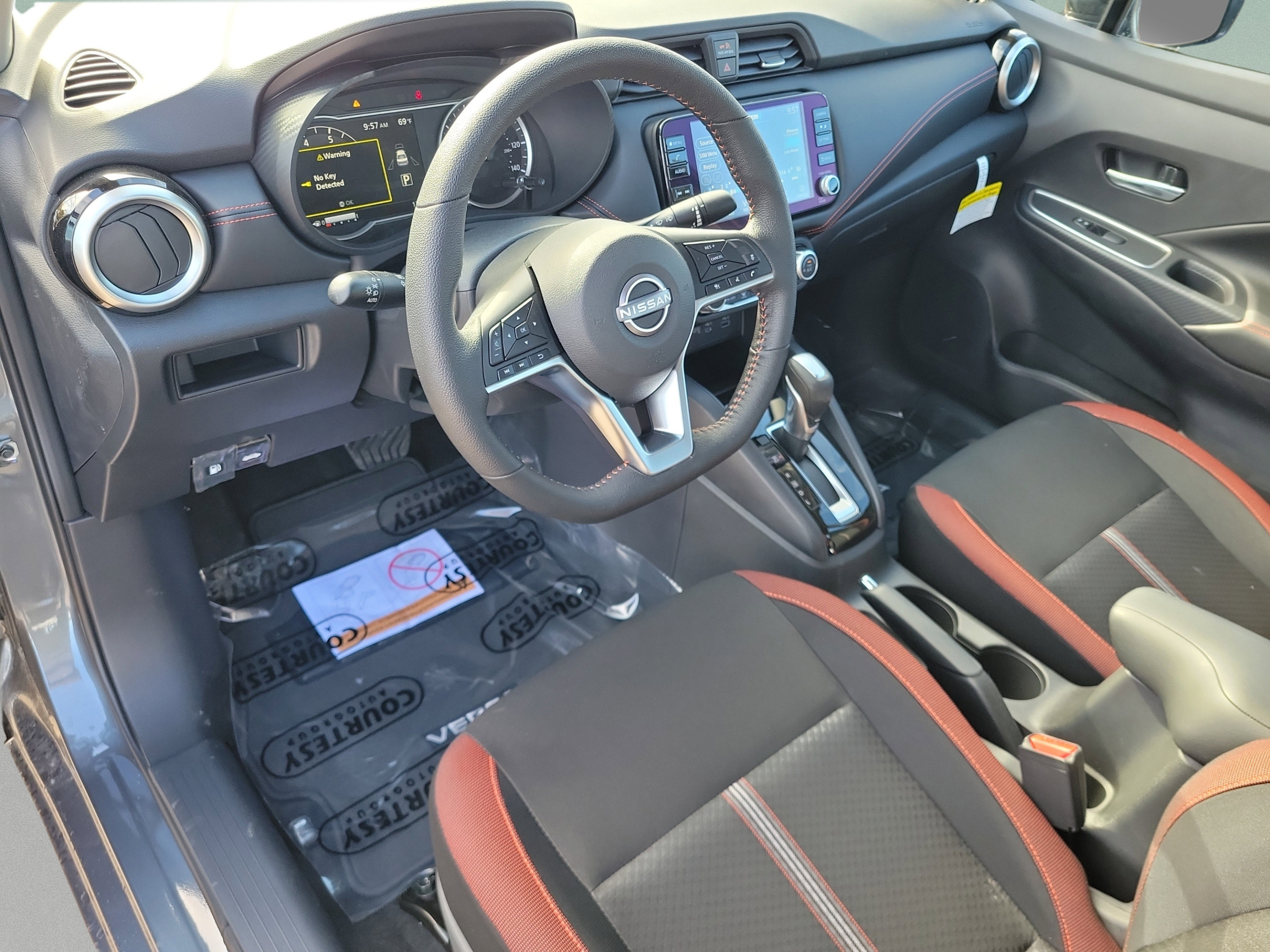 New 2025 Nissan Versa SR w/ Trunk Package FWD image 19