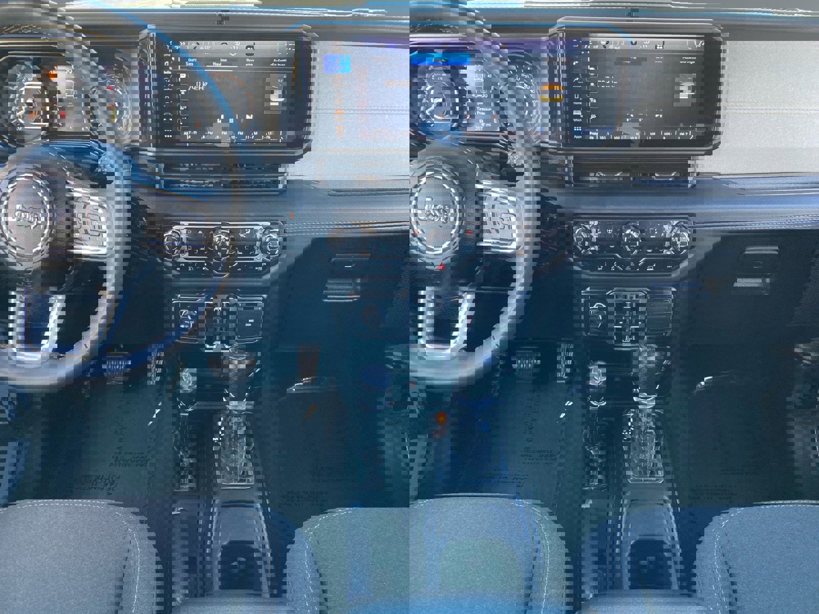 Used 2024 Jeep Wrangler Sahara image 11