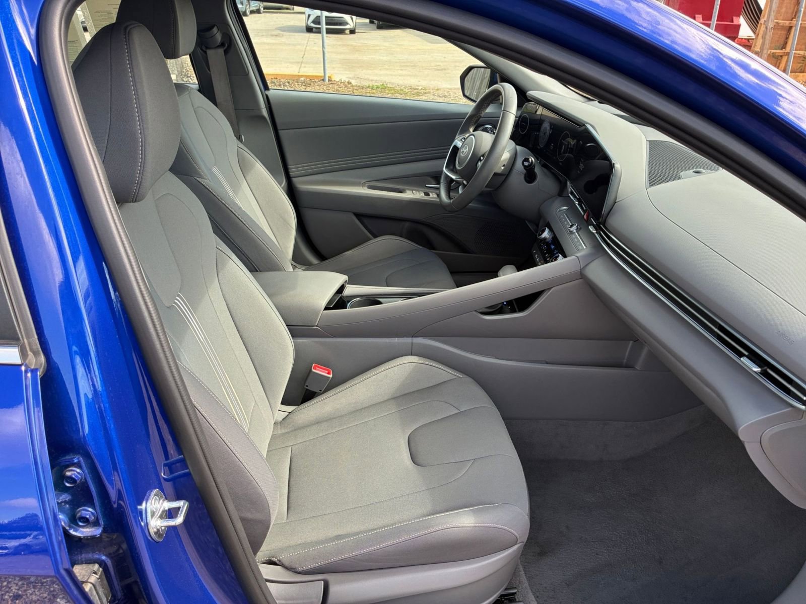 Used 2025 Hyundai Elantra SEL FWD image 29