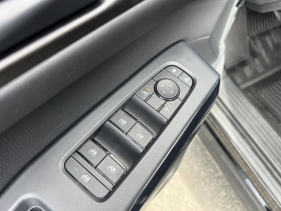 Certified 2025 Nissan Pathfinder SV image 20