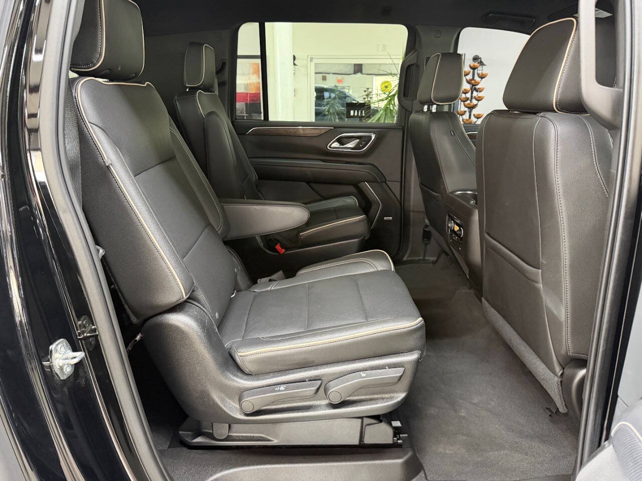 Used 2021 Chevrolet Suburban Premier AWD/4WD image 16