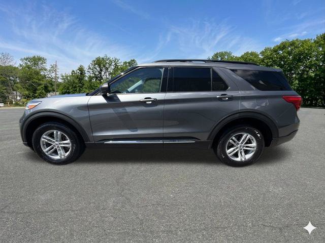 Used 2024 Ford Explorer XLT AWD/4WD image 5