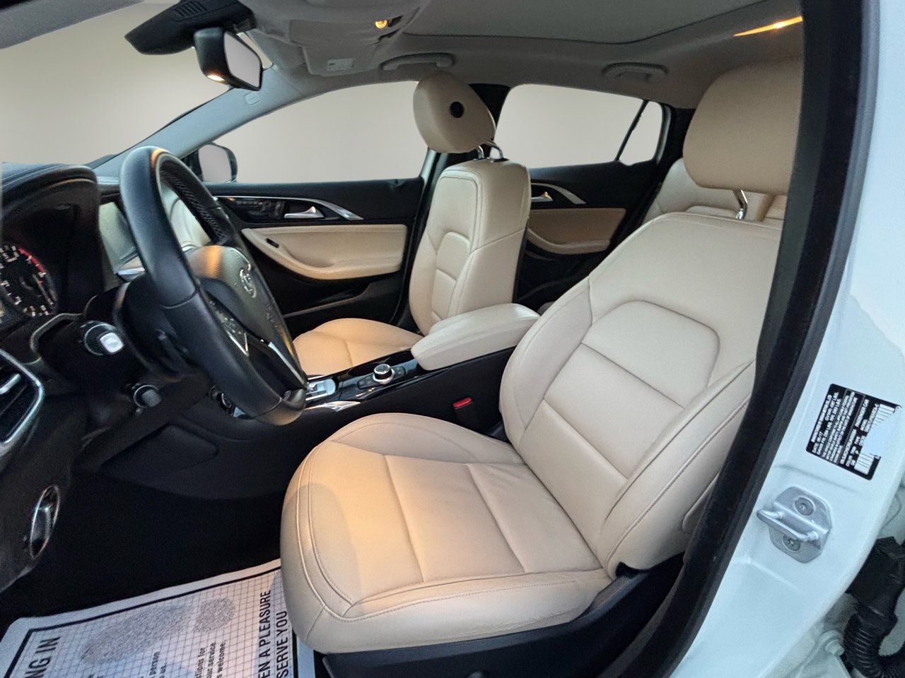 Used 2018 INFINITI QX30 Premium w/ Navigation Package image 13