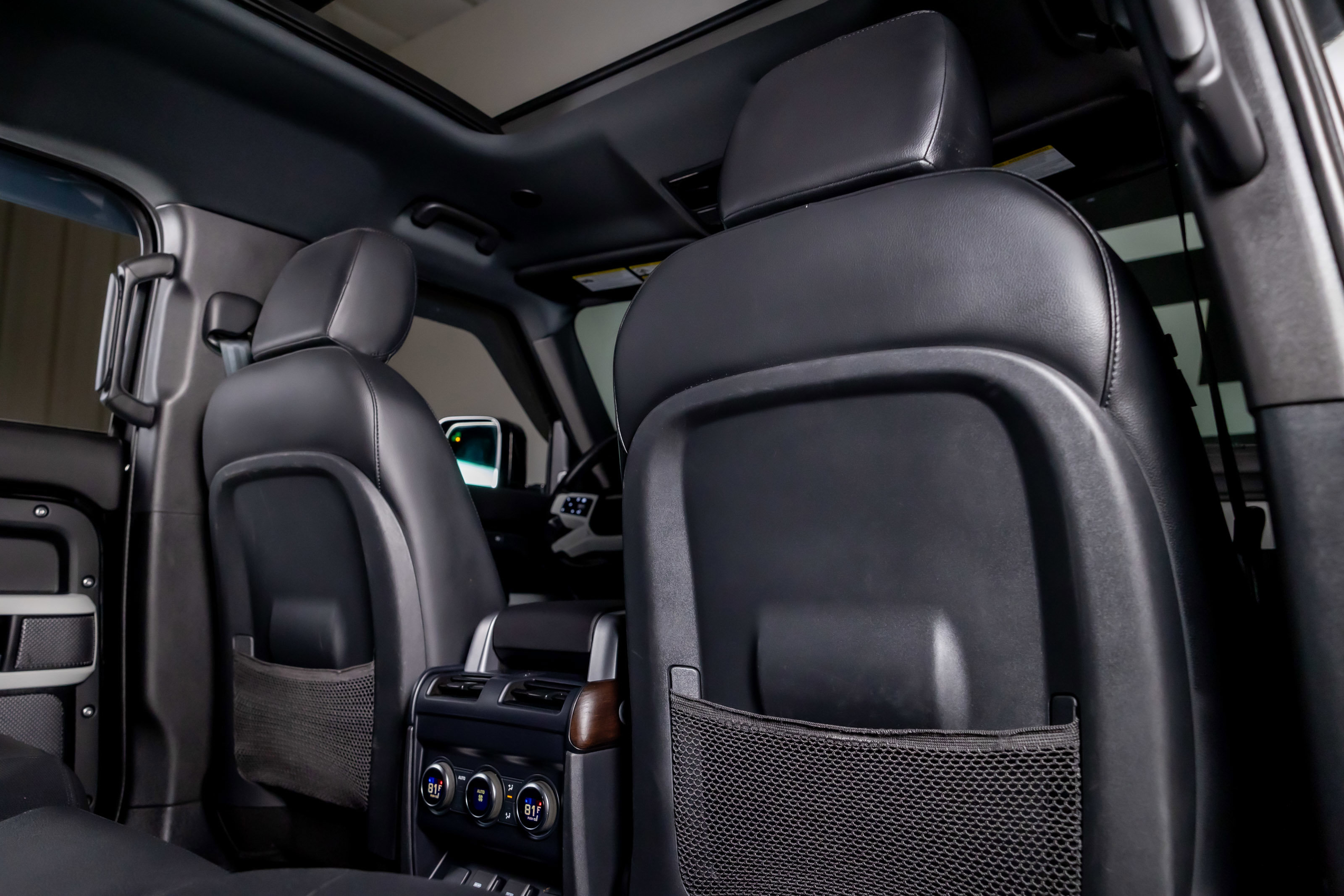 Used 2024 Land Rover Defender 110 X-Dynamic SE image 23