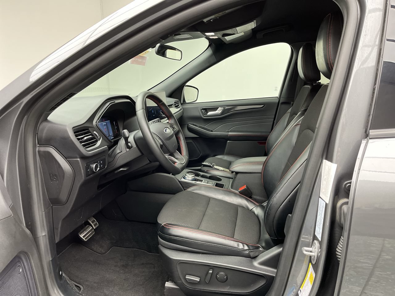 Used 2024 Ford Escape ST-Line w/ Tech Pack #1 AWD/4WD image 3