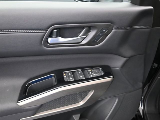 Used 2025 Nissan Pathfinder Platinum AWD/4WD image 30