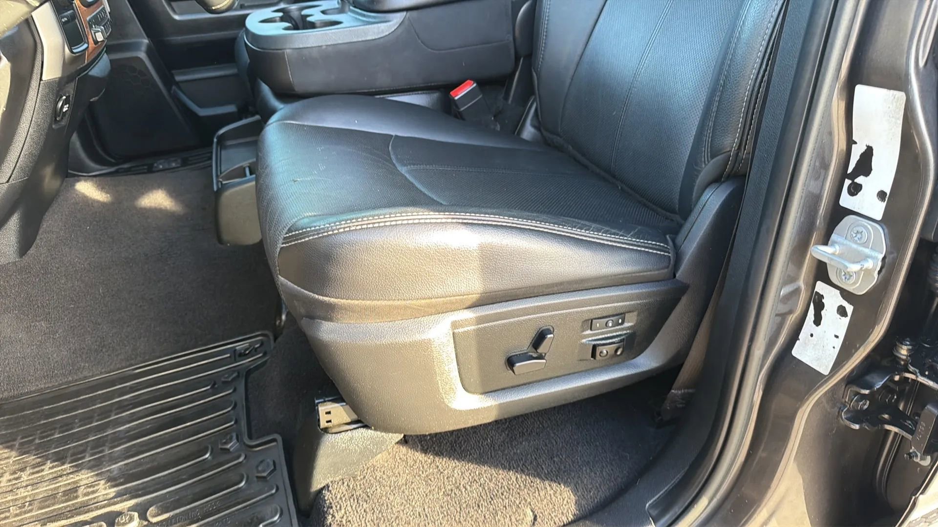 Used 2018 RAM 3500 Laramie image 95