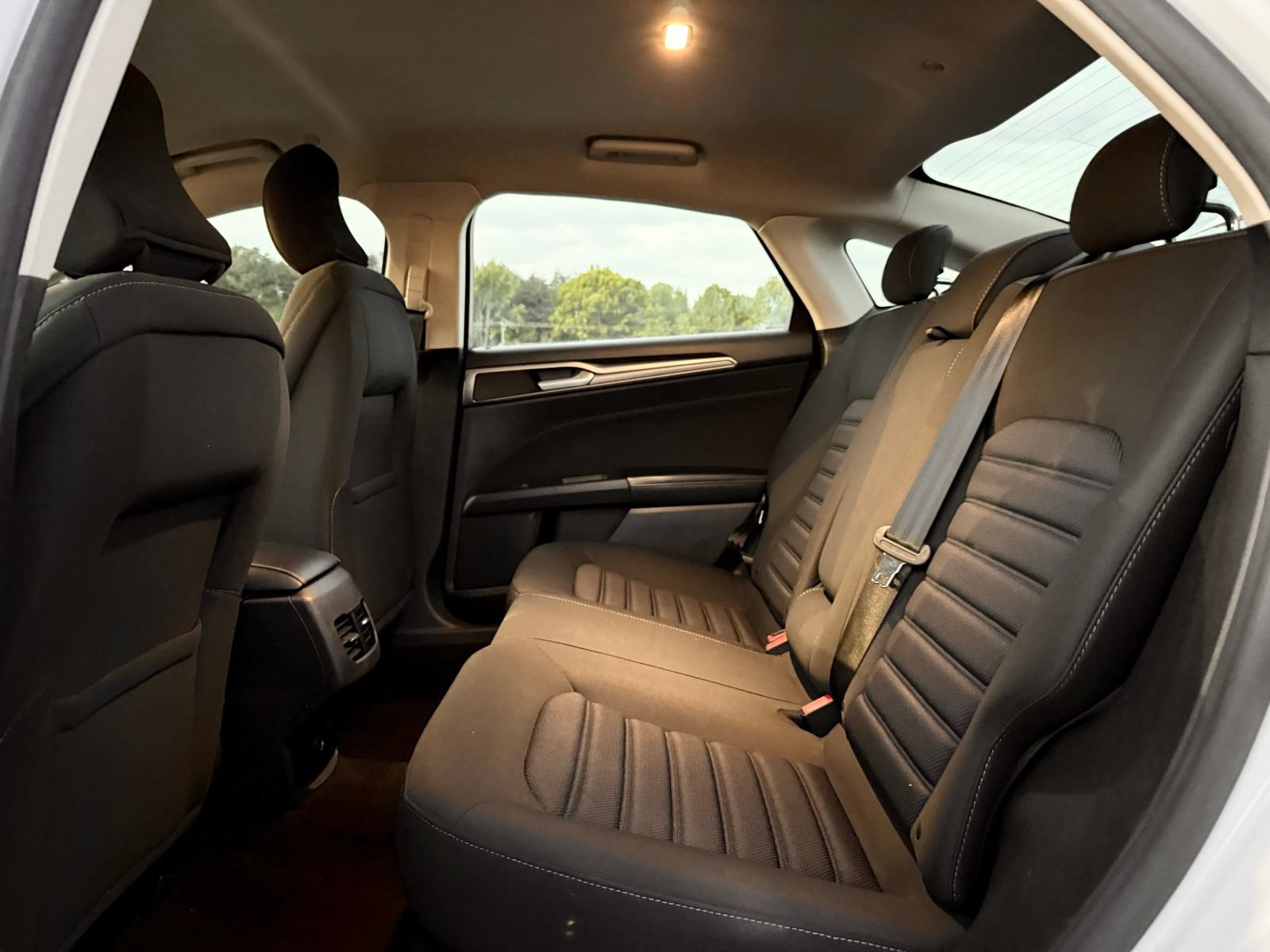 Used 2019 Ford Fusion SE FWD image 13