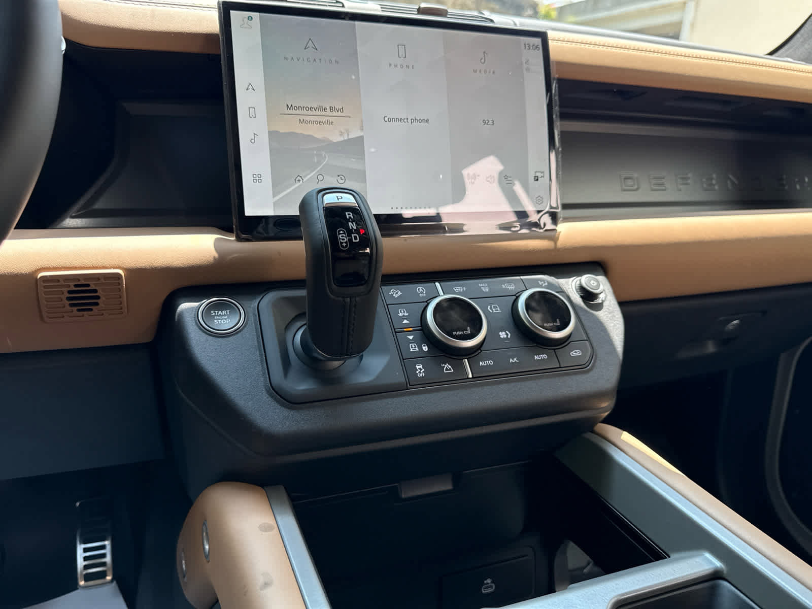 New 2025 Land Rover Defender 110 V8 image 9