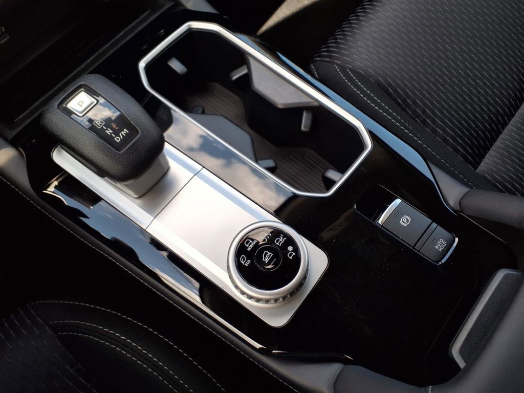 New 2025 Mitsubishi Outlander ES image 17