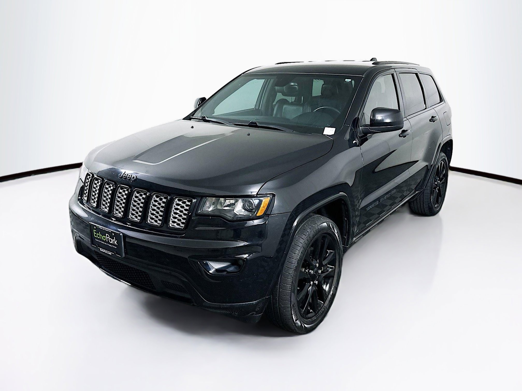 Used 2017 Jeep Grand Cherokee Altitude AWD/4WD image 3