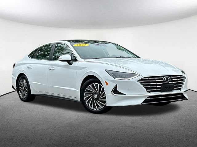 Used 2023 Hyundai Sonata Limited w/ Cargo Package FWD image 2