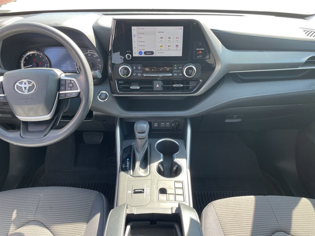 Used 2023 Toyota Highlander L image 11