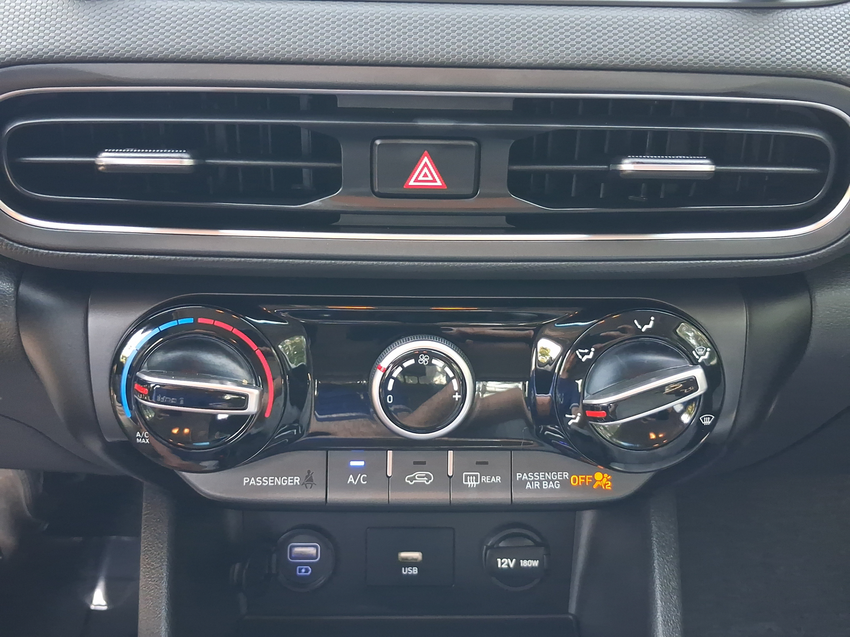 Used 2023 Hyundai Kona SEL AWD/4WD image 16