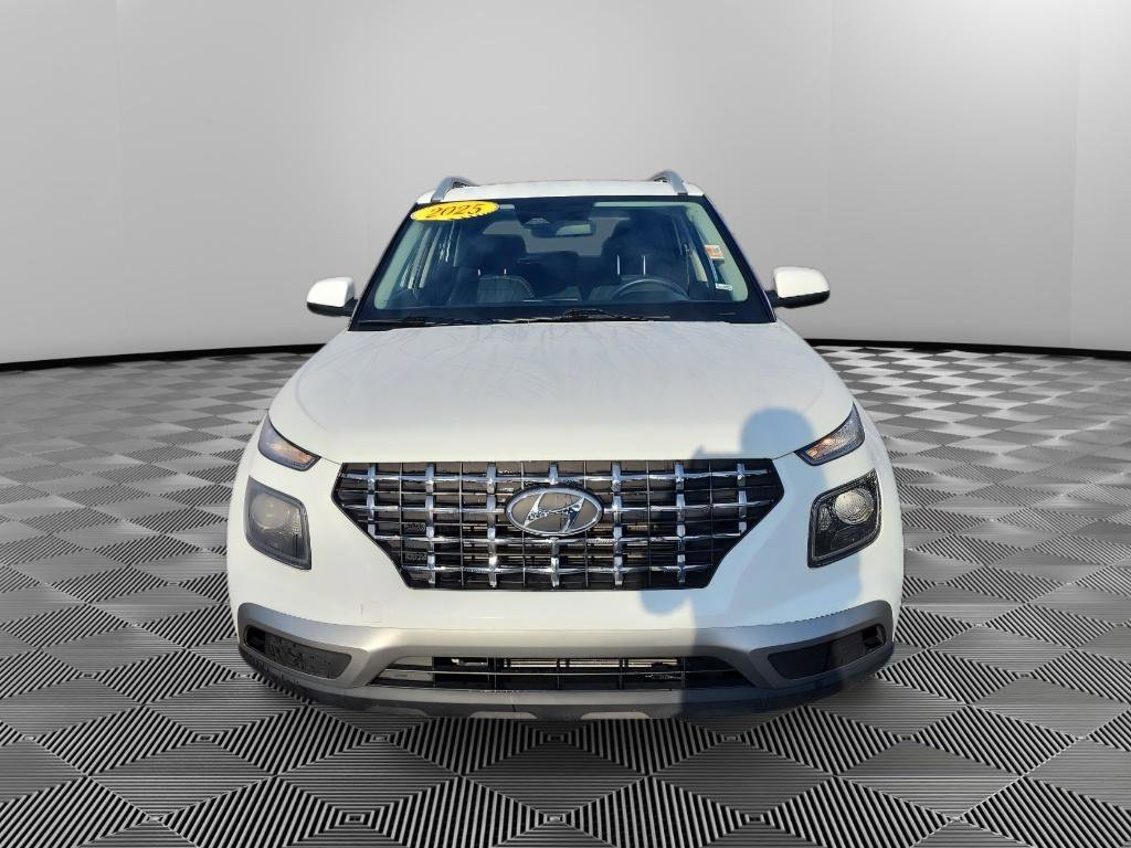 Used 2025 Hyundai Venue SEL image 2