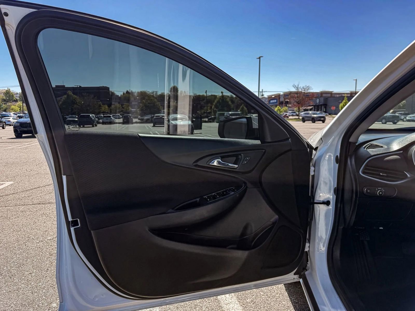 Used 2021 Chevrolet Malibu RS FWD image 24