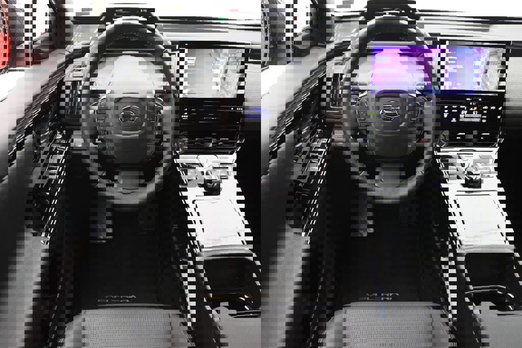 Used 2023 Subaru Solterra Touring image 14