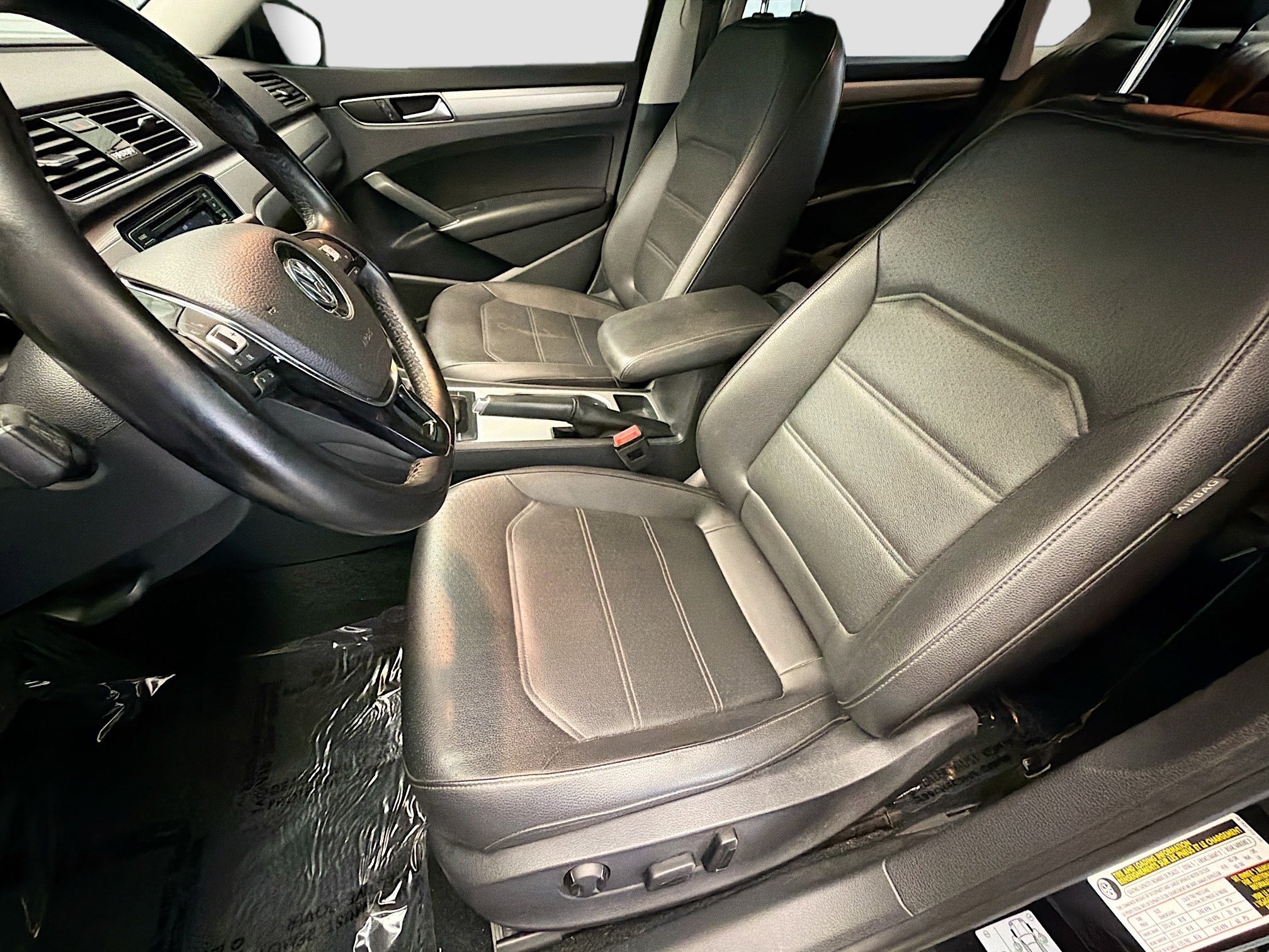 Used 2019 Volkswagen Passat 2.0T Wolfsburg w/ Wheels & Sunroof Package image 11