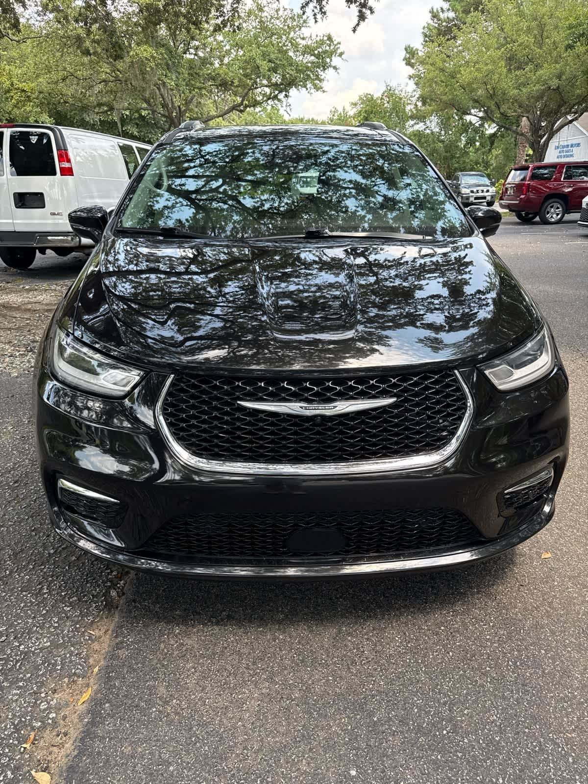 Used 2021 Chrysler Pacifica Touring-L w/ Premium & Safety Sphere Group FWD image 8