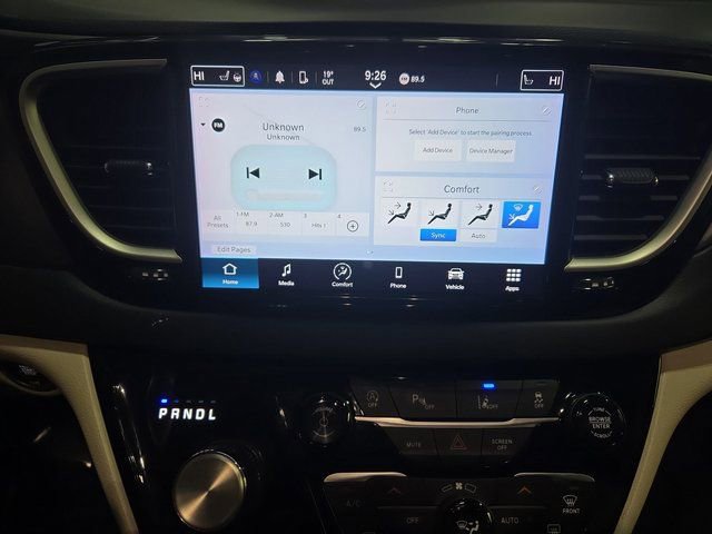 Used 2024 Chrysler Pacifica Touring-L image 23